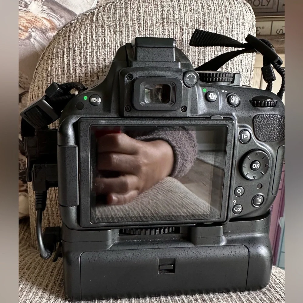 Nikon 5200 DSLR Camera With Battery Grip